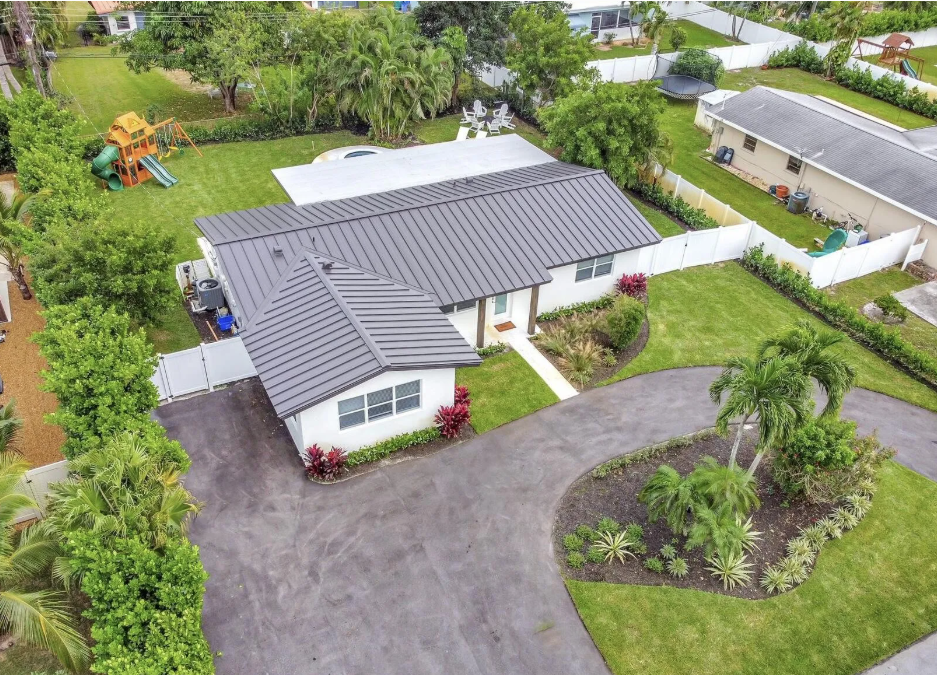 Just 10 minutes to Delray&rsquo;s Atlantic Ave, Oceanfront Park Beach, and the Boynton Inlet.