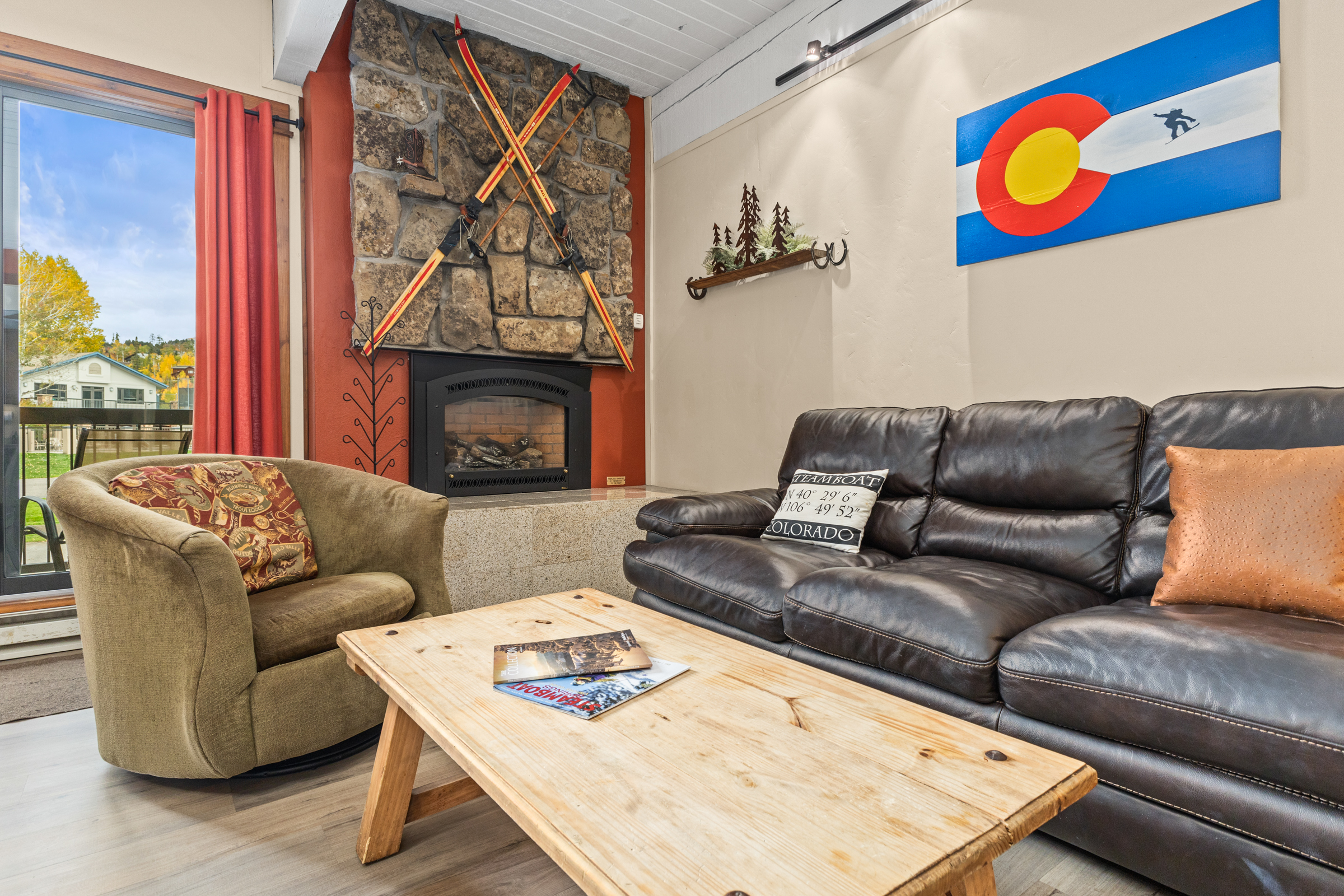 Living Room | Fireplace