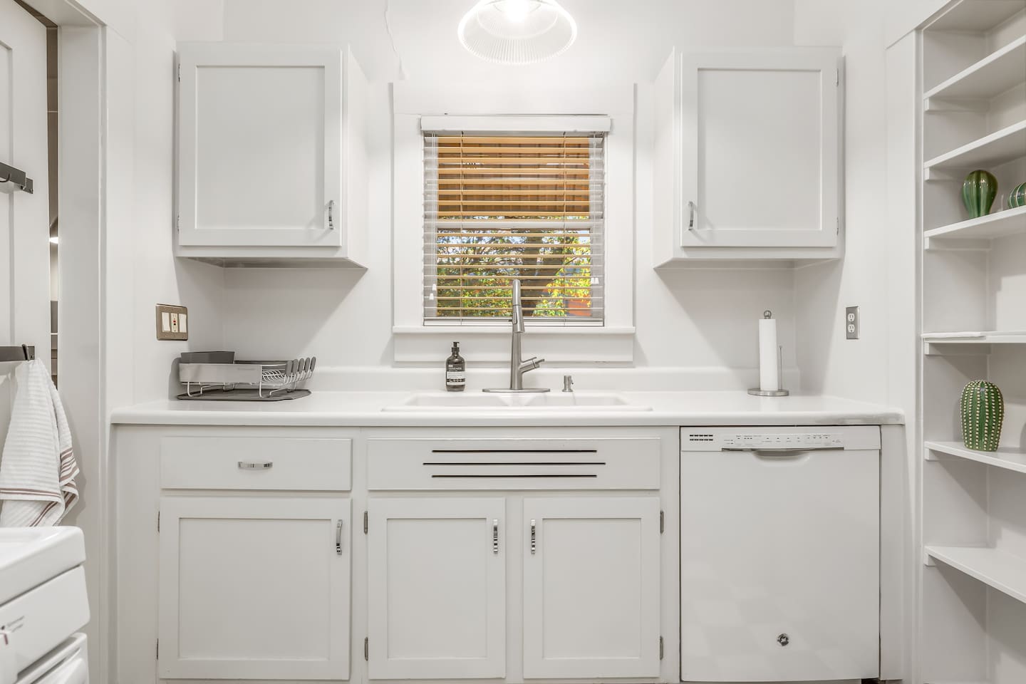 Kitchen, sink and dishwasher