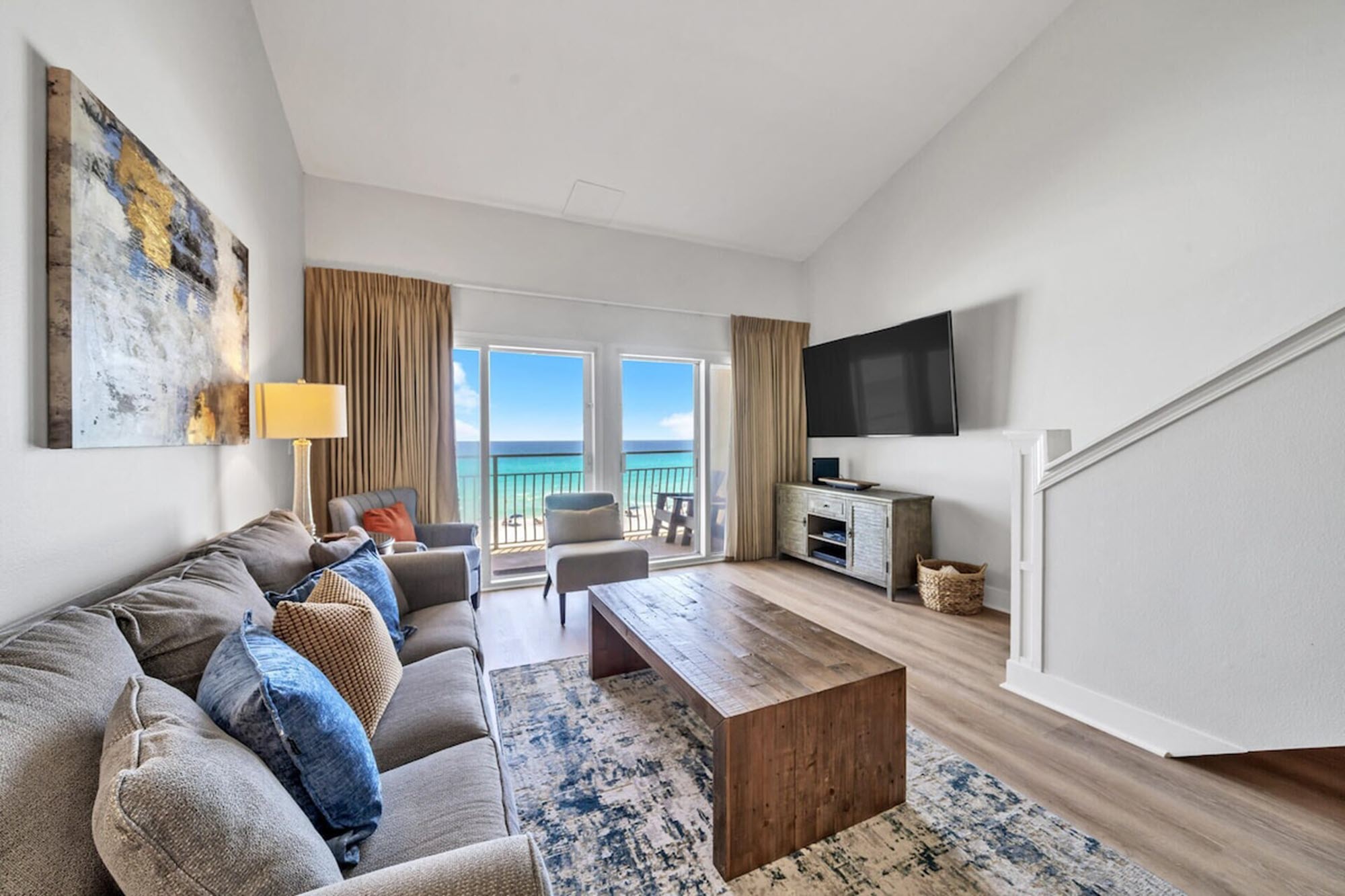Stunning Oceanfront on Crystal Beach with 2 King beds. Beach service included.