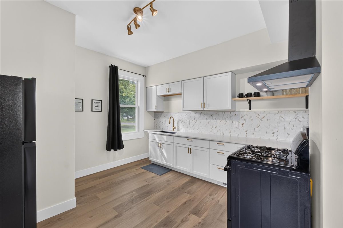Nothing beats cooking in a clean and spacious kitchen!