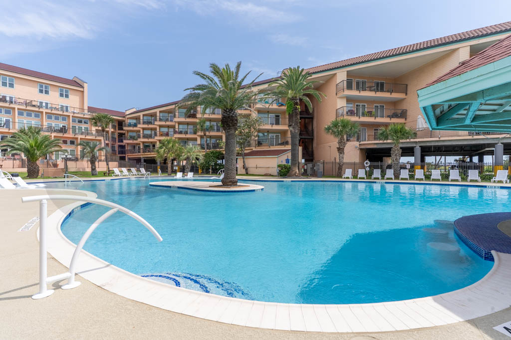 You would think you're renting a pool and a condo comes with it!