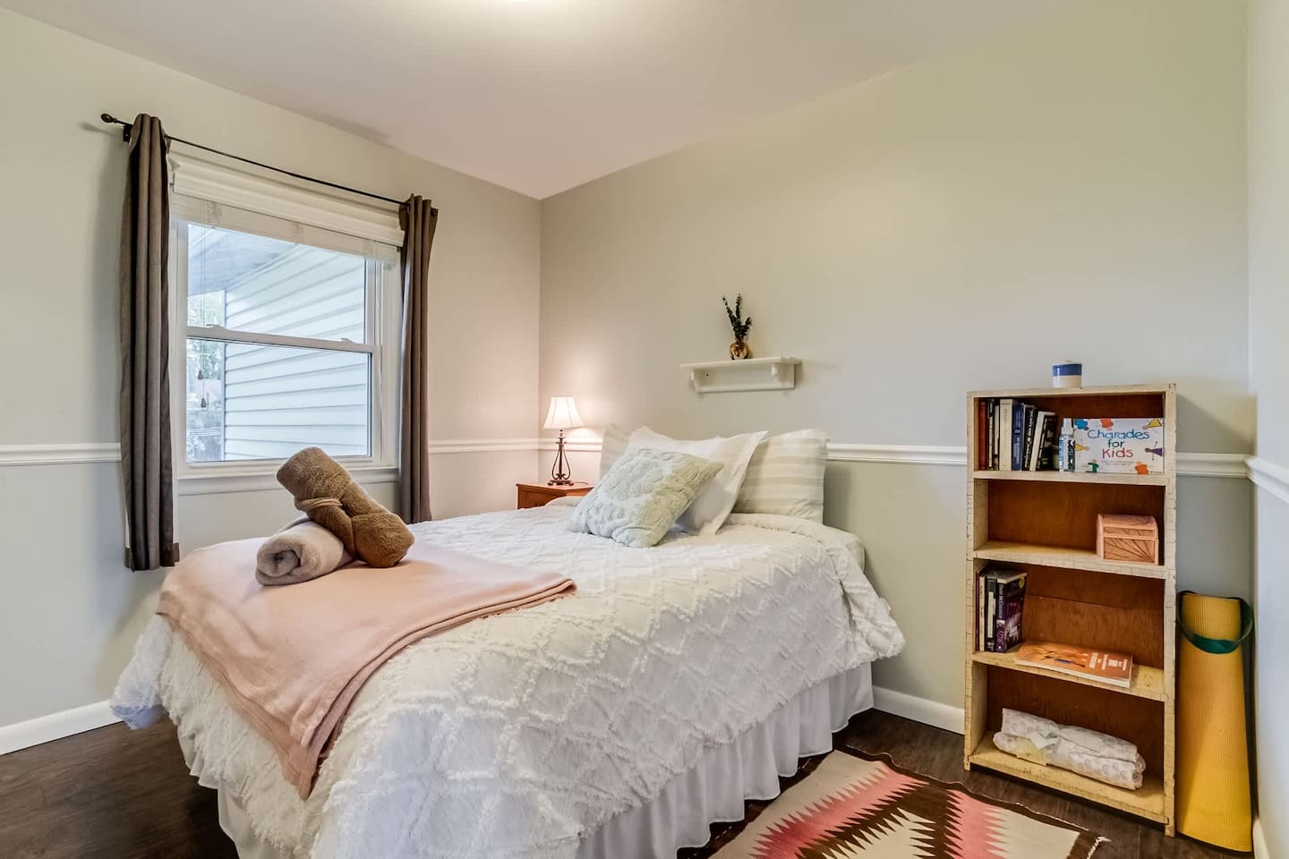 Bright & Cozy ☀️

This inviting third bedroom is filled with beautiful natural light, creating a warm and cheerful space to relax and recharge after a day of Colorado adventures.