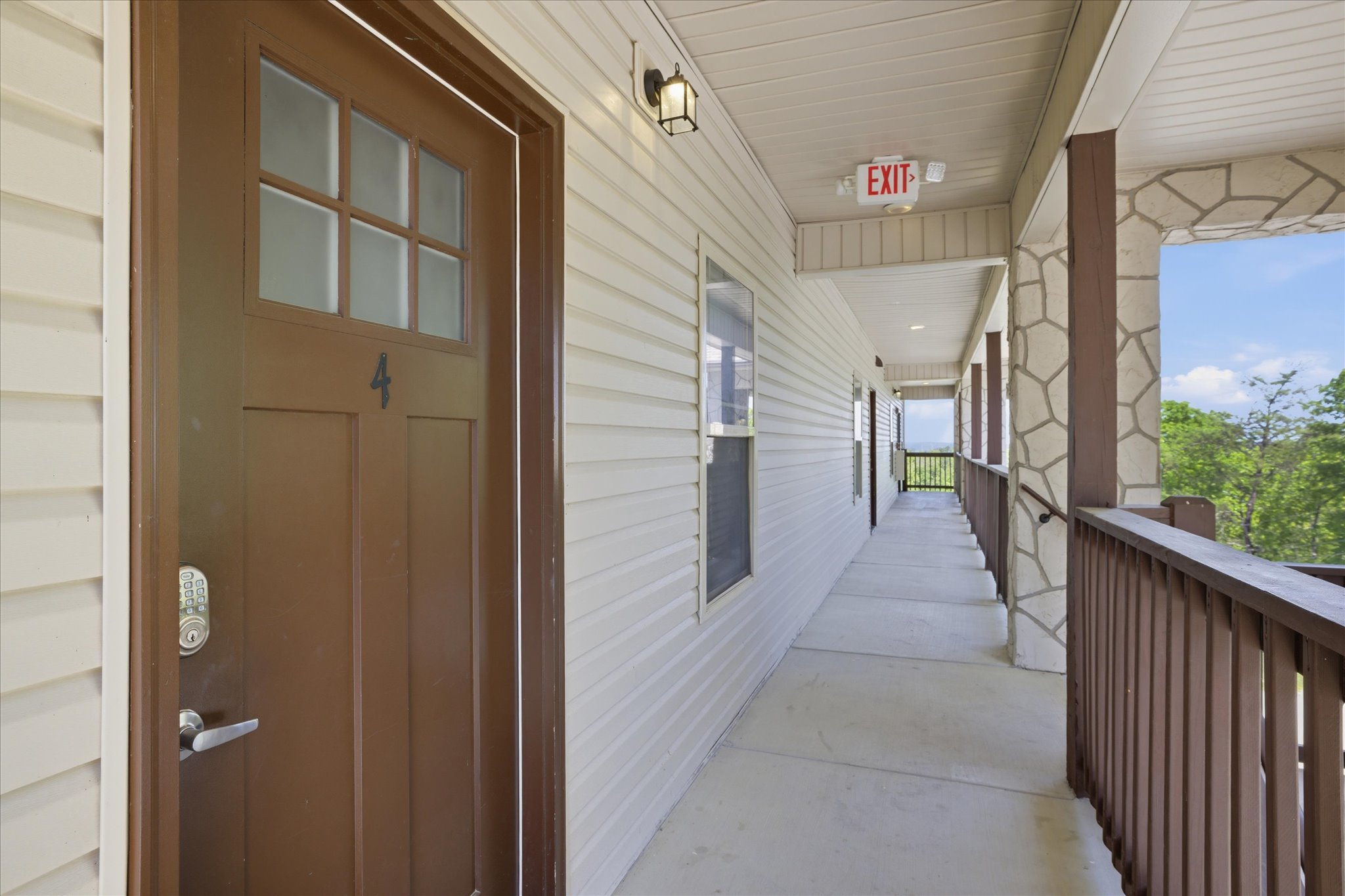 Welcome to Serenity Ridge Clubhouse Lodge Unit 4! This 2nd-story condo is fully stocked and ready for your group to enjoy! With pool and mountain views, you've got to check it out!