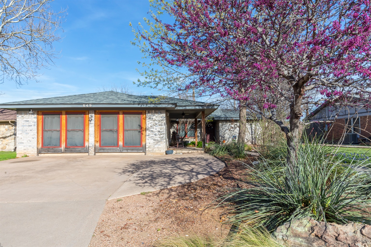 Large driveway. PLEASE NOTE: Left side belongs to the guest staying in the separate garage converted apartment. 