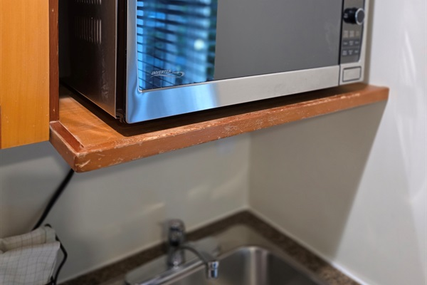 The roomiest Kitchenette with microwave in Unit B