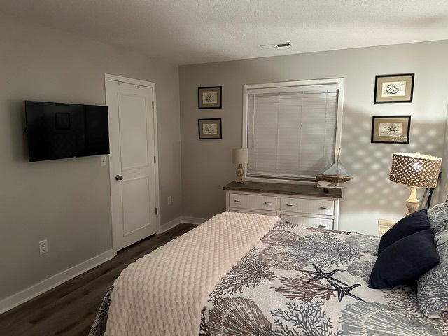 Cozy and Private Main w/ New Smart TV