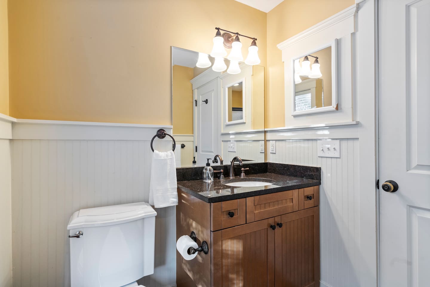 Bath linens provided
