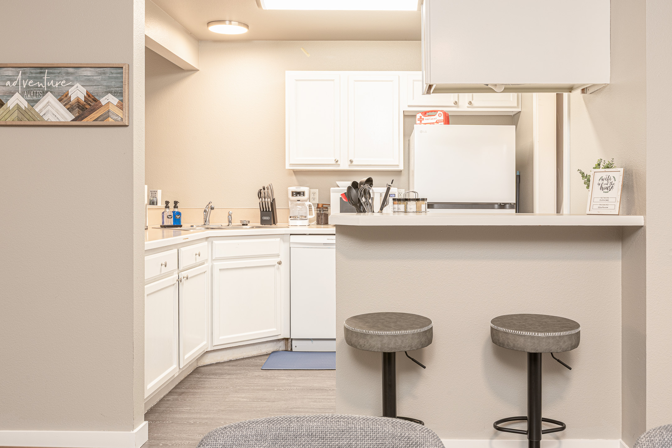 3008 Regan – Kitchen
Fully equipped kitchen with seating and counter space.