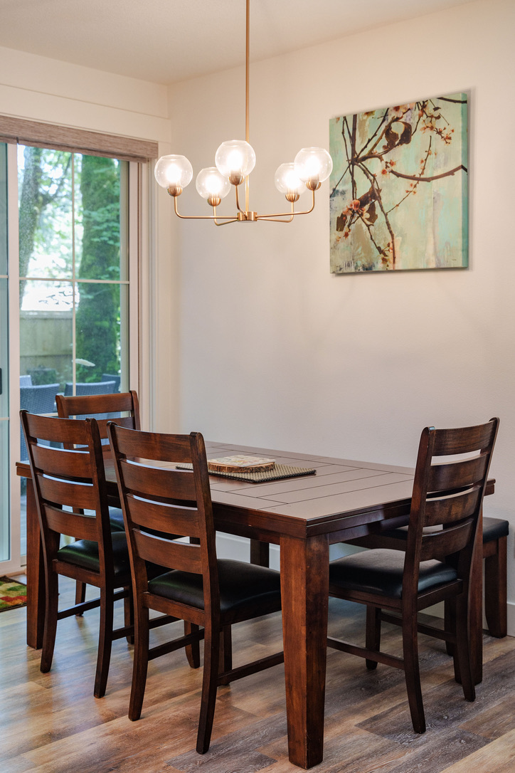 Mt Hood Hideaway dining area