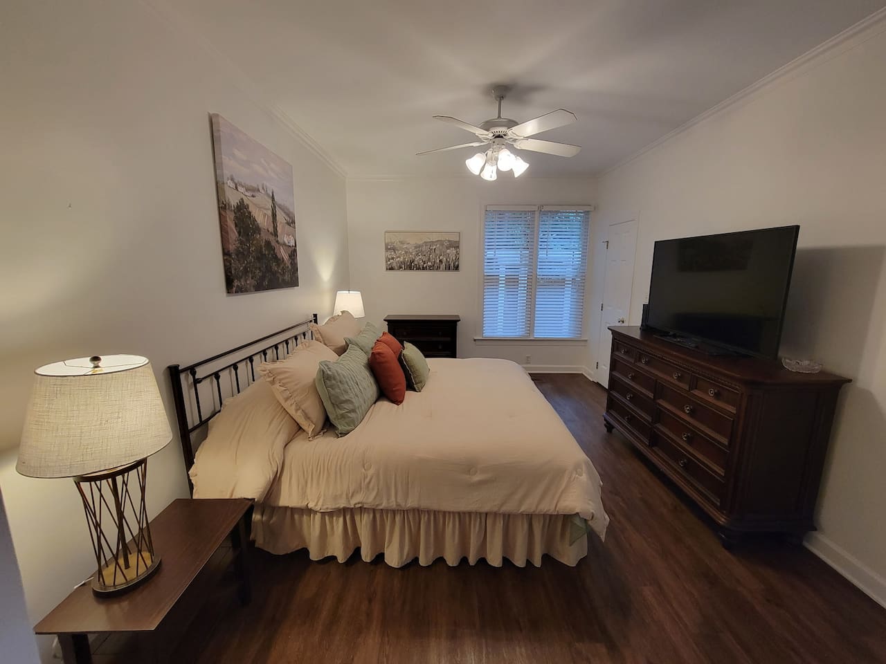 Master bedroom, king bed, tv, ensuite and walk in closet