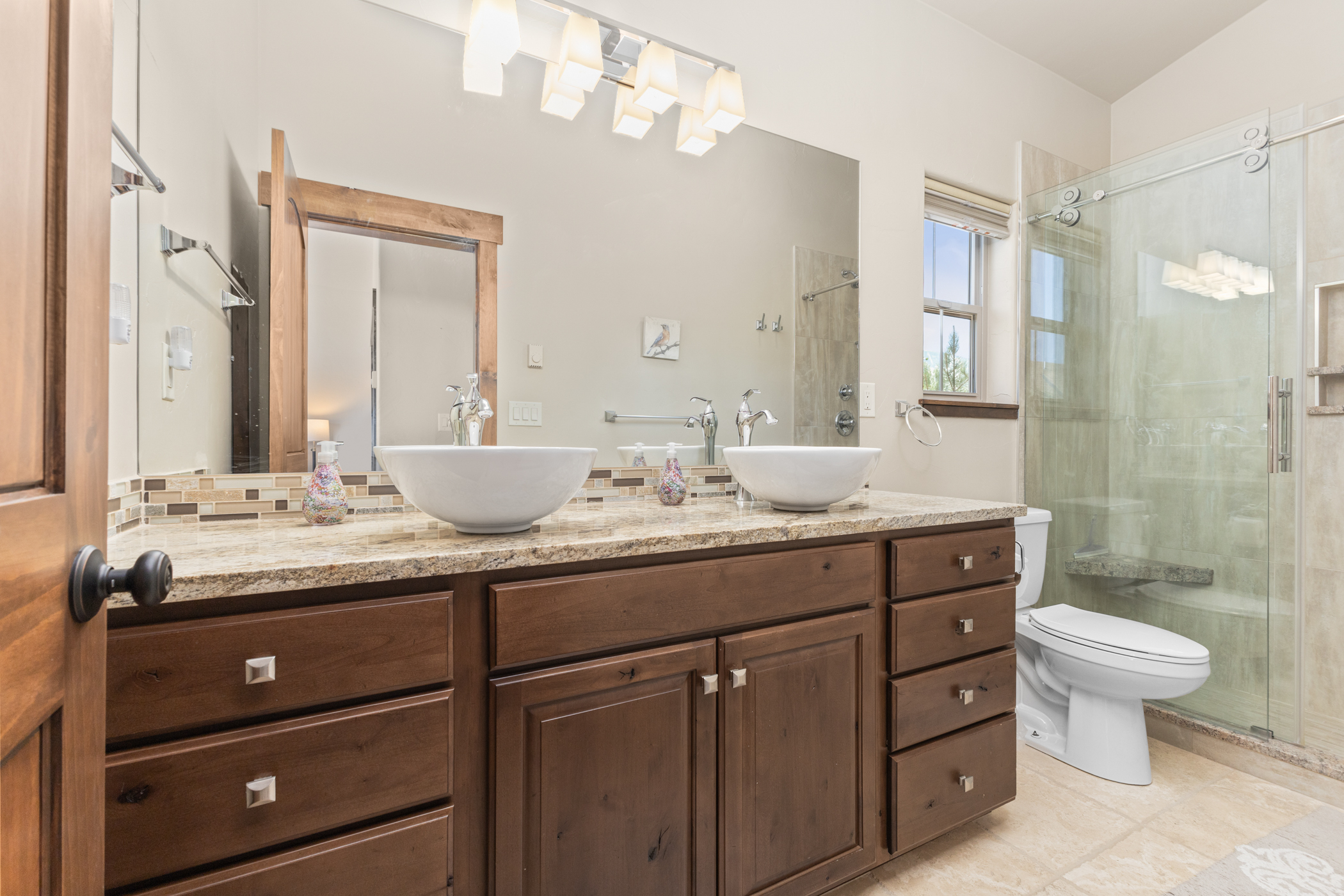 Upper Level -- Ensuite Bathroom #1