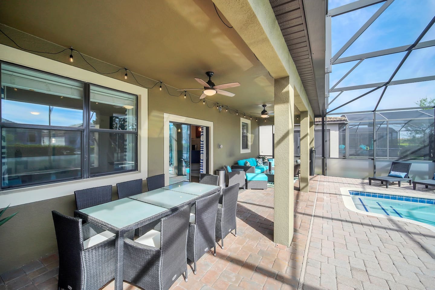 Large outdoor entertaining area. 