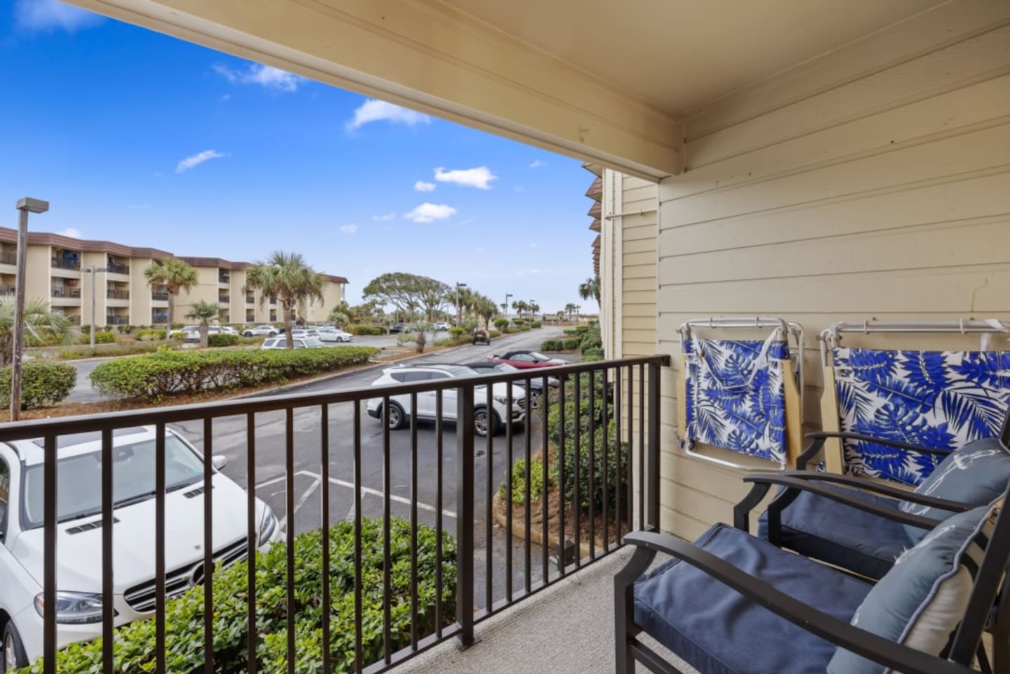Balcony with seating
