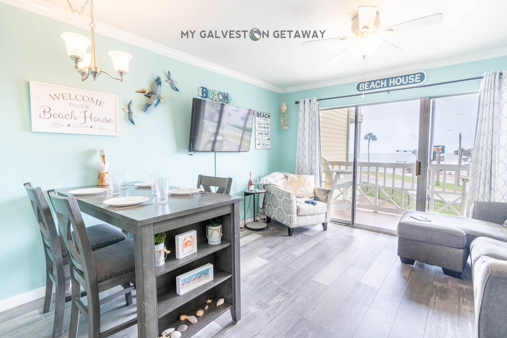 Spacious living/dining area for all to gather