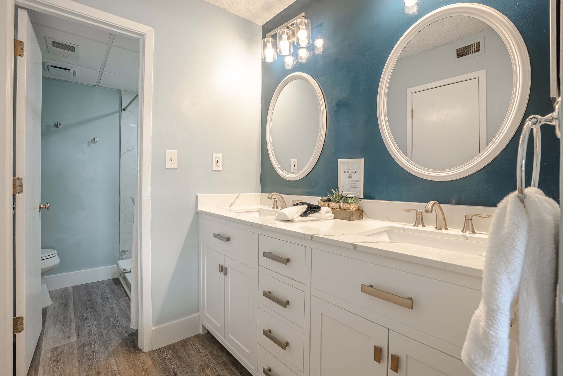 Ensuite bathroom with double vanity