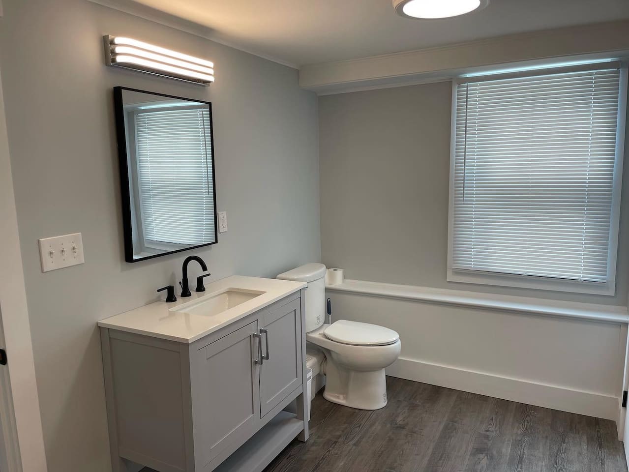 The lower level half bath with washer and dryer. 