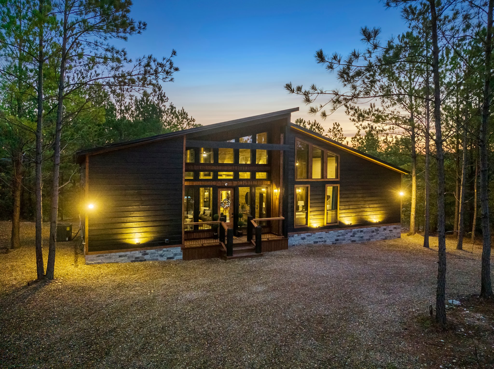 Experience nature in comfort at this stylish forest home, perfect for relaxing evenings and scenic views.