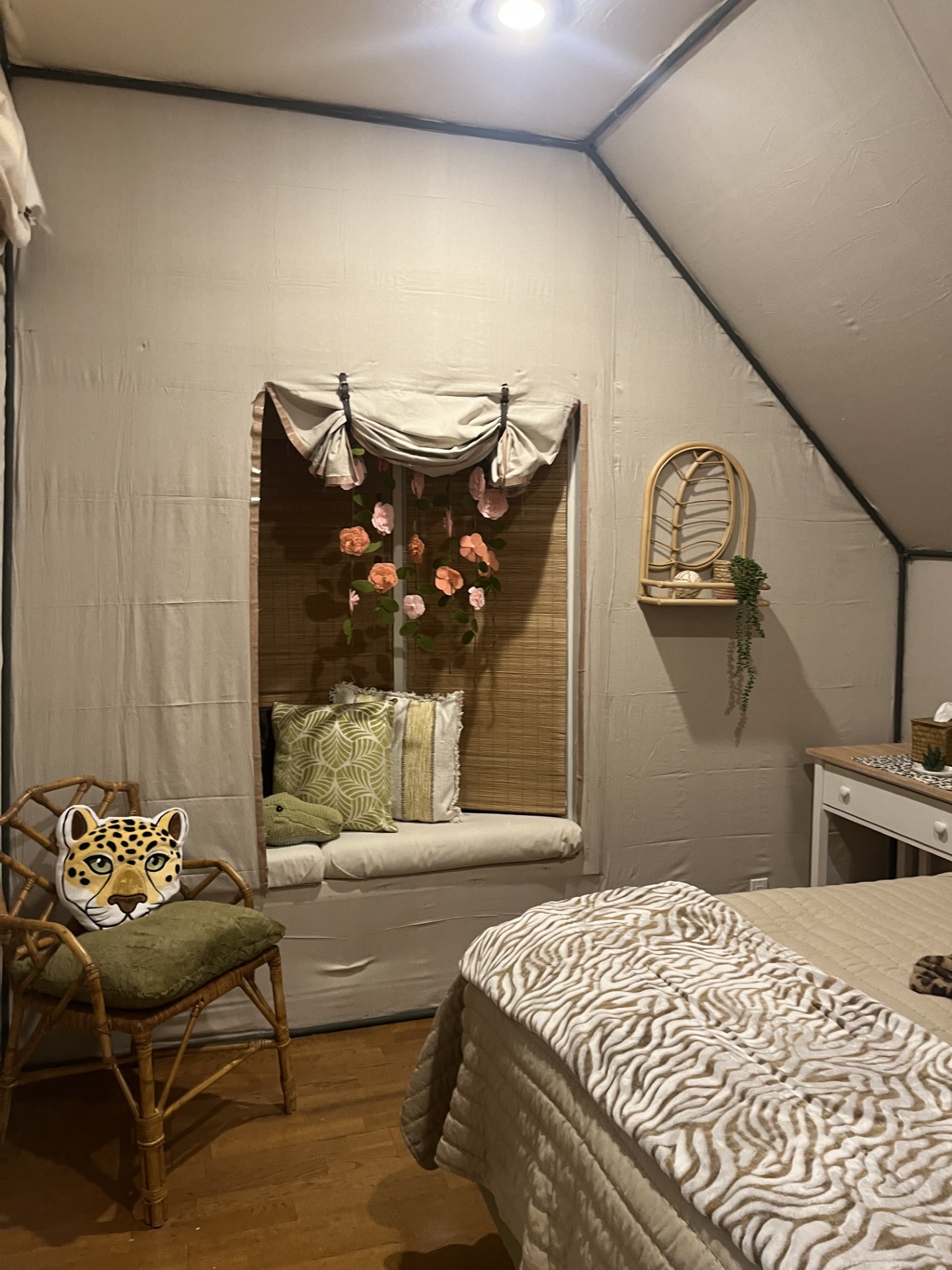 Jungle Room-3 queen beds