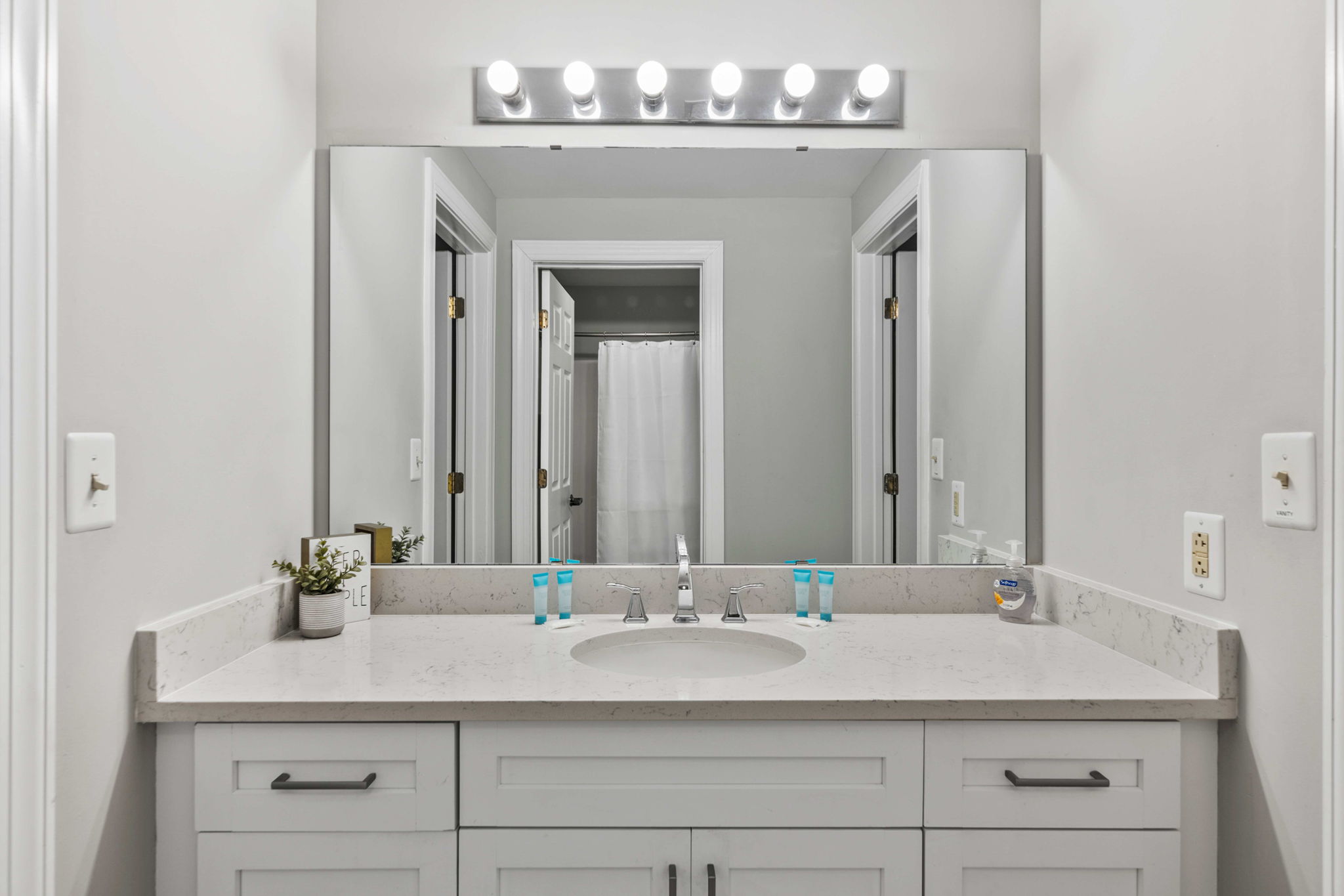 Bathroom 3: Jack n jill bath  | Morning Sunrise | 302 Oceanview | 1116 Ocean Blvd, Isle of Palms, SC | IOP Escapes