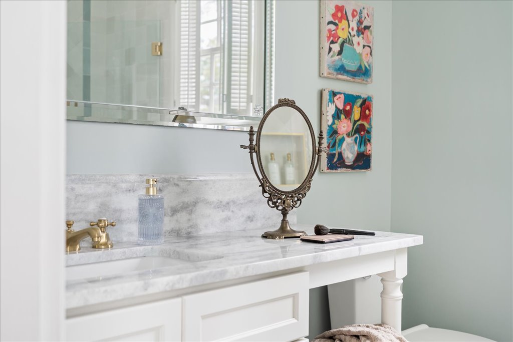Vanity w/ Stool
