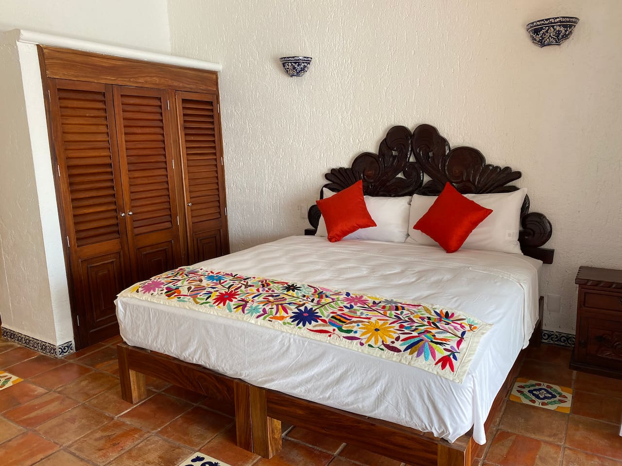 Master Suite King Bed with Ocean Views.
Cuarto Master con cama King en la Hacienda con vistas del mar. 