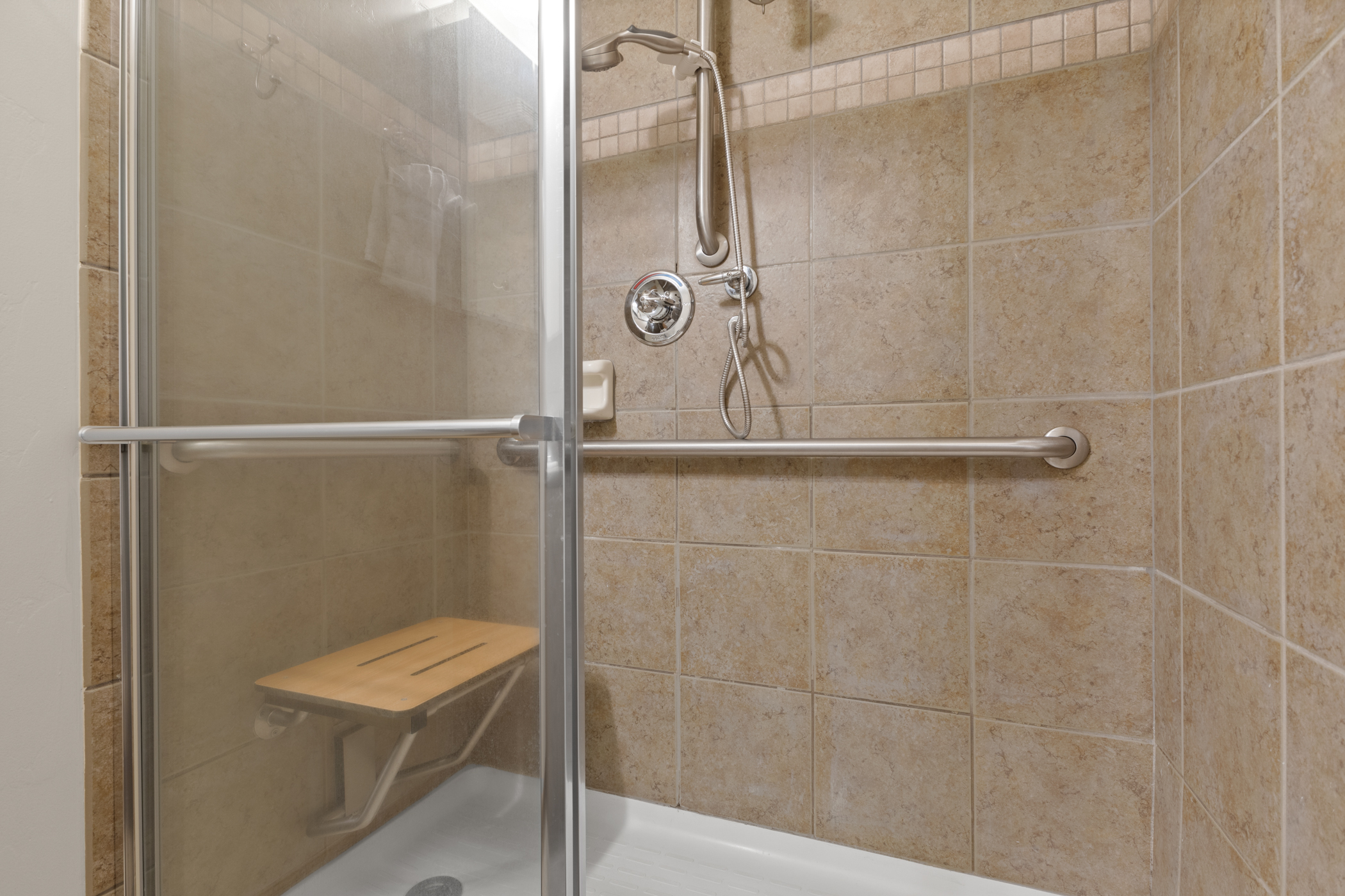 Ensuite Bathroom 1 Shower Seat