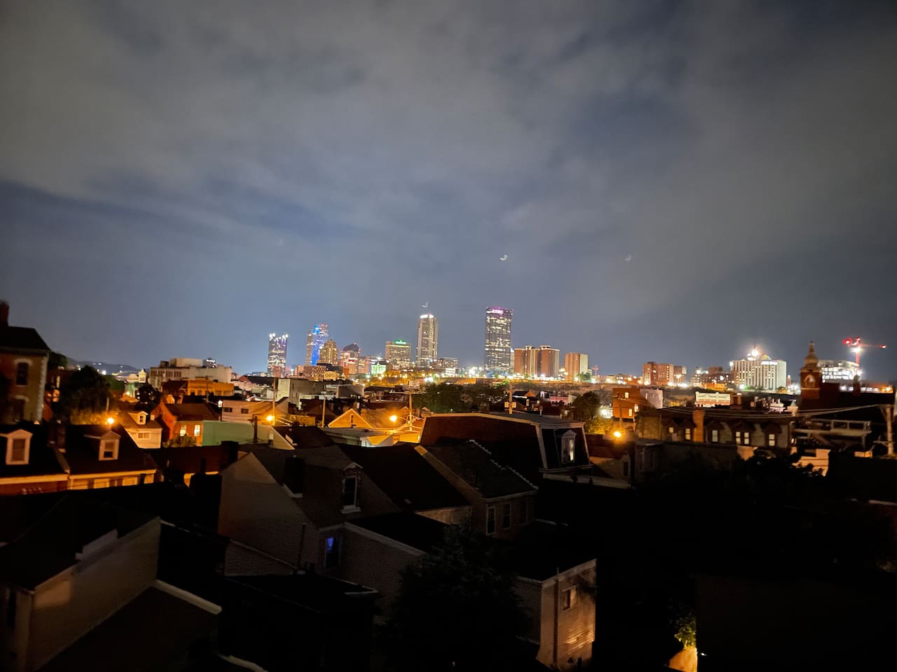 Stunning night view of the neighborhood, with city lights and a peaceful ambiance that adds a touch of serenity to your stay.