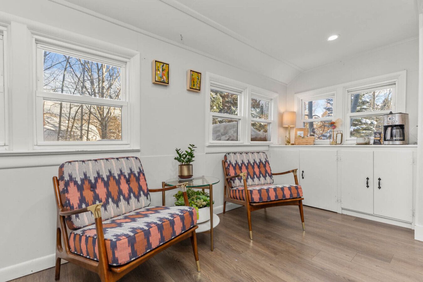 Kitchen Sitting Area