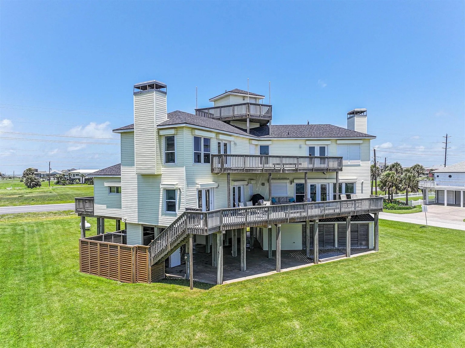 This house is huge! Check out the Crows Nest!
