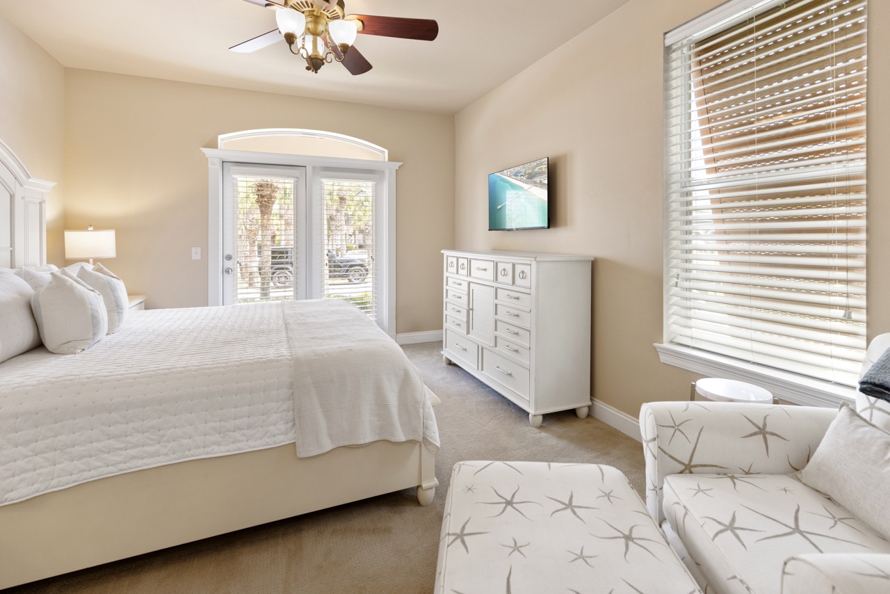 Master Bedroom (1st Floor)