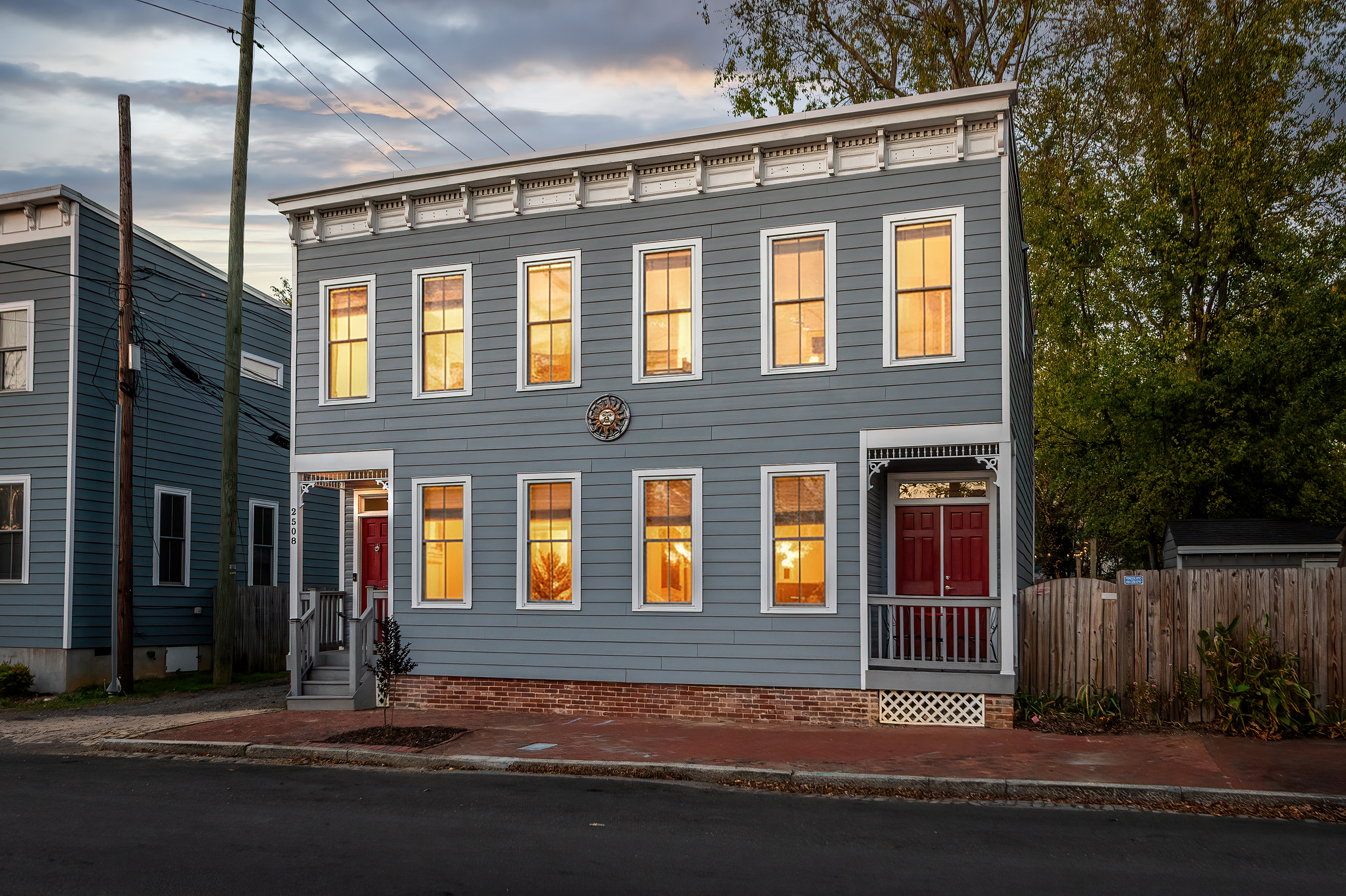 Charming Exterior: Experience Richmond’s historic beauty from this stunning blue gem!