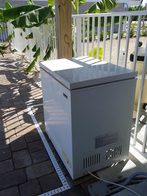 Bait freezer