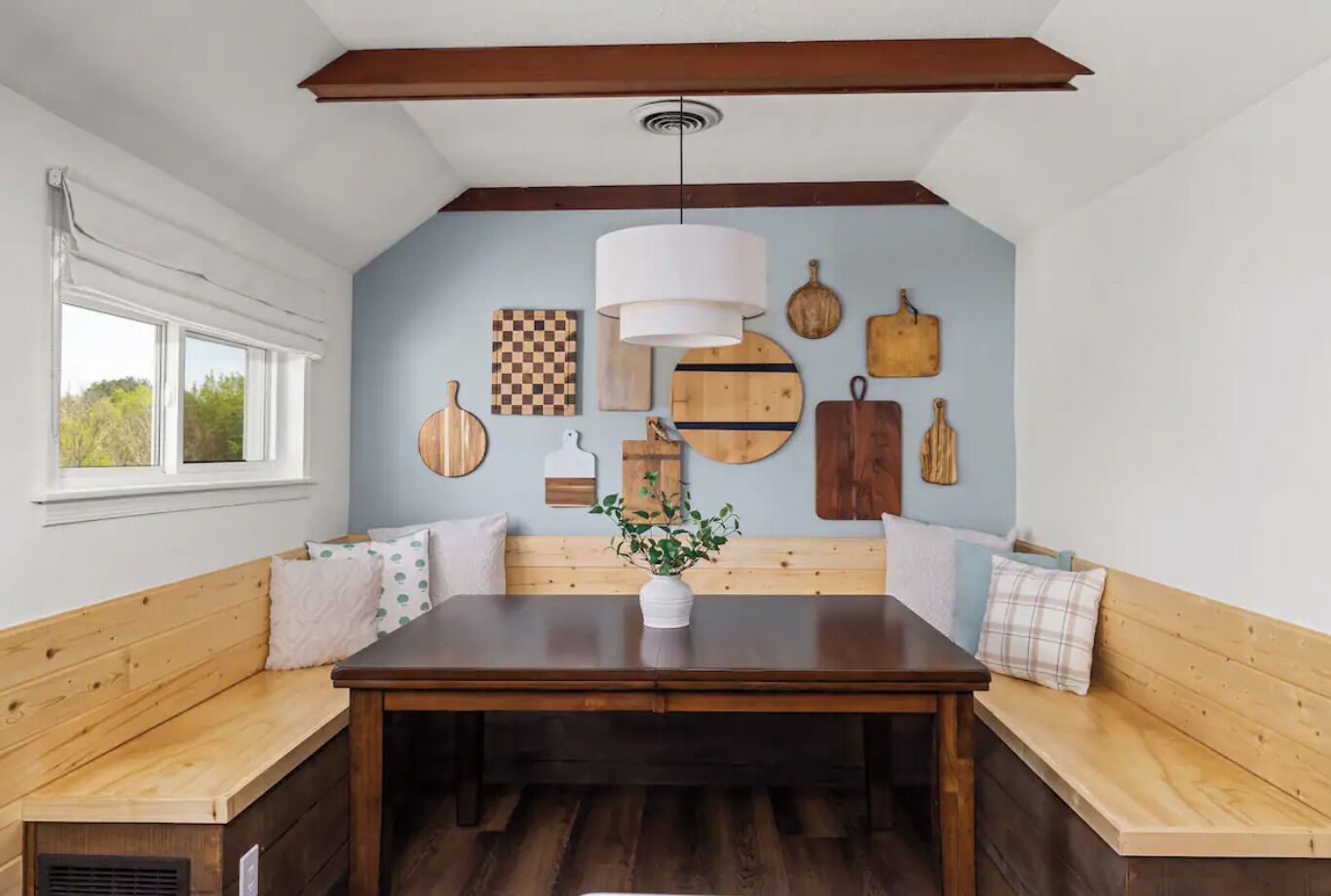 Built-in breakfast nook