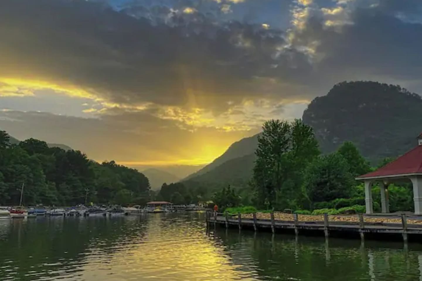 Nearby marina- pontoon boat available for rental