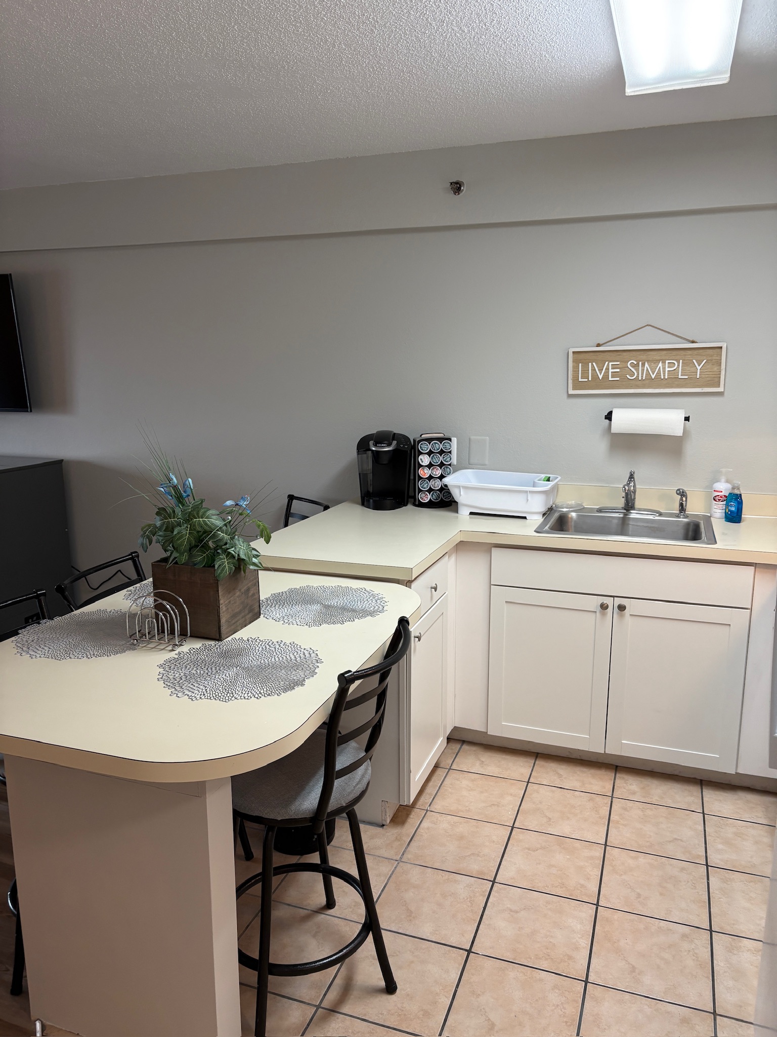 enjoy a meal at the eat in kitchen 