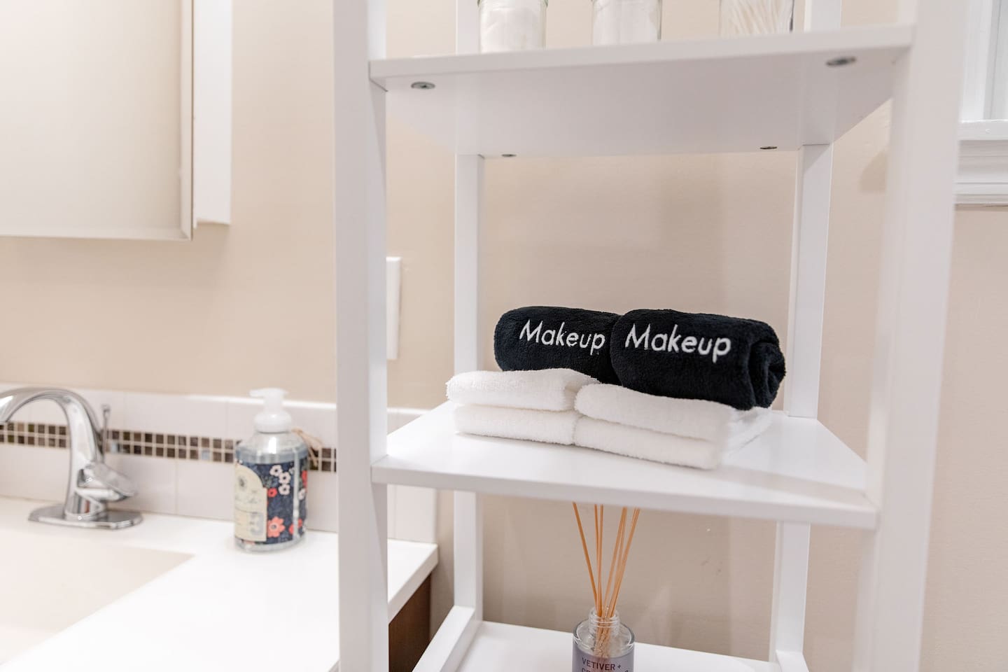Full bathroom featuring a bathtub.