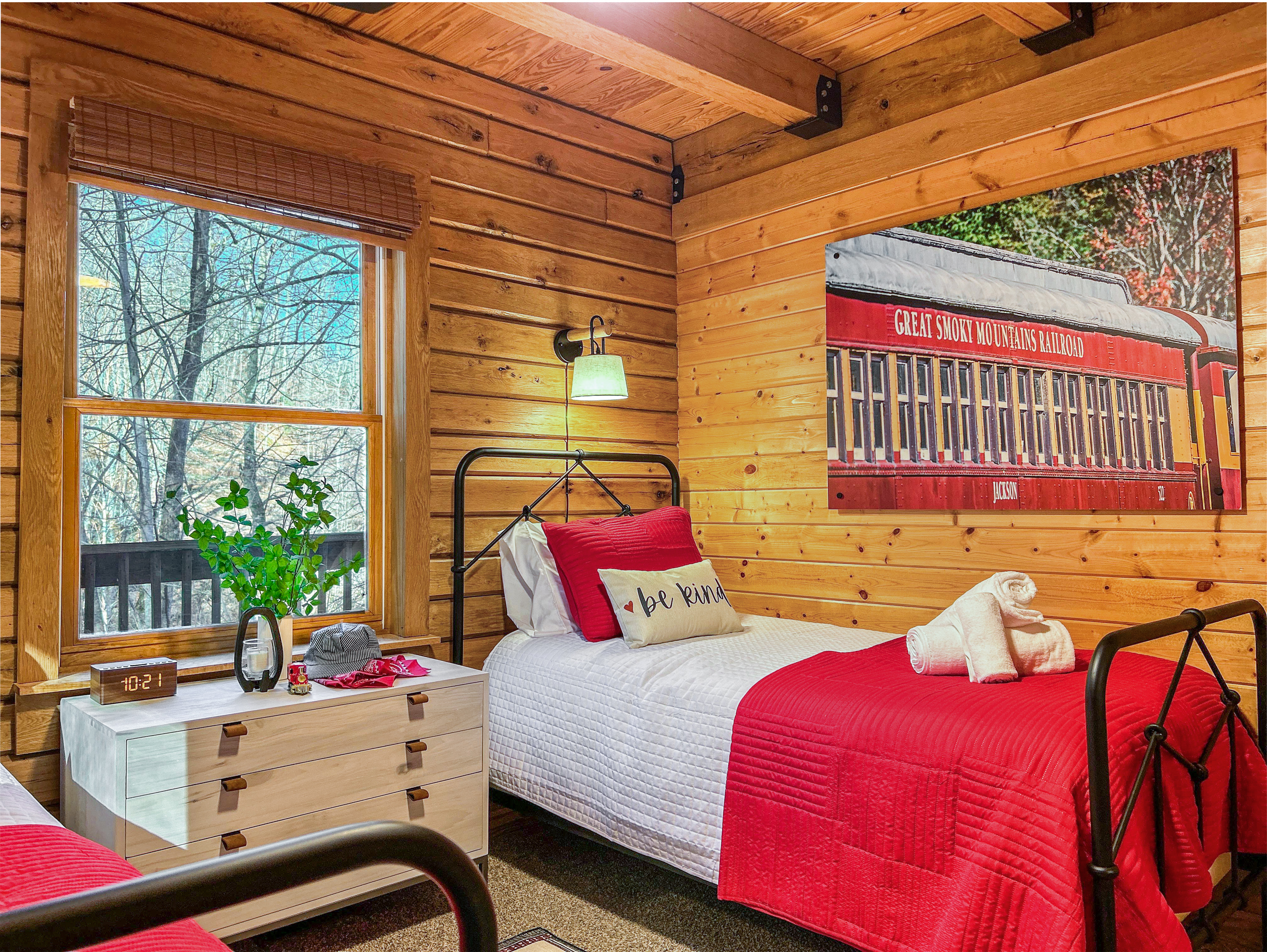 Ride on The Great Smoky Mountain Railroad