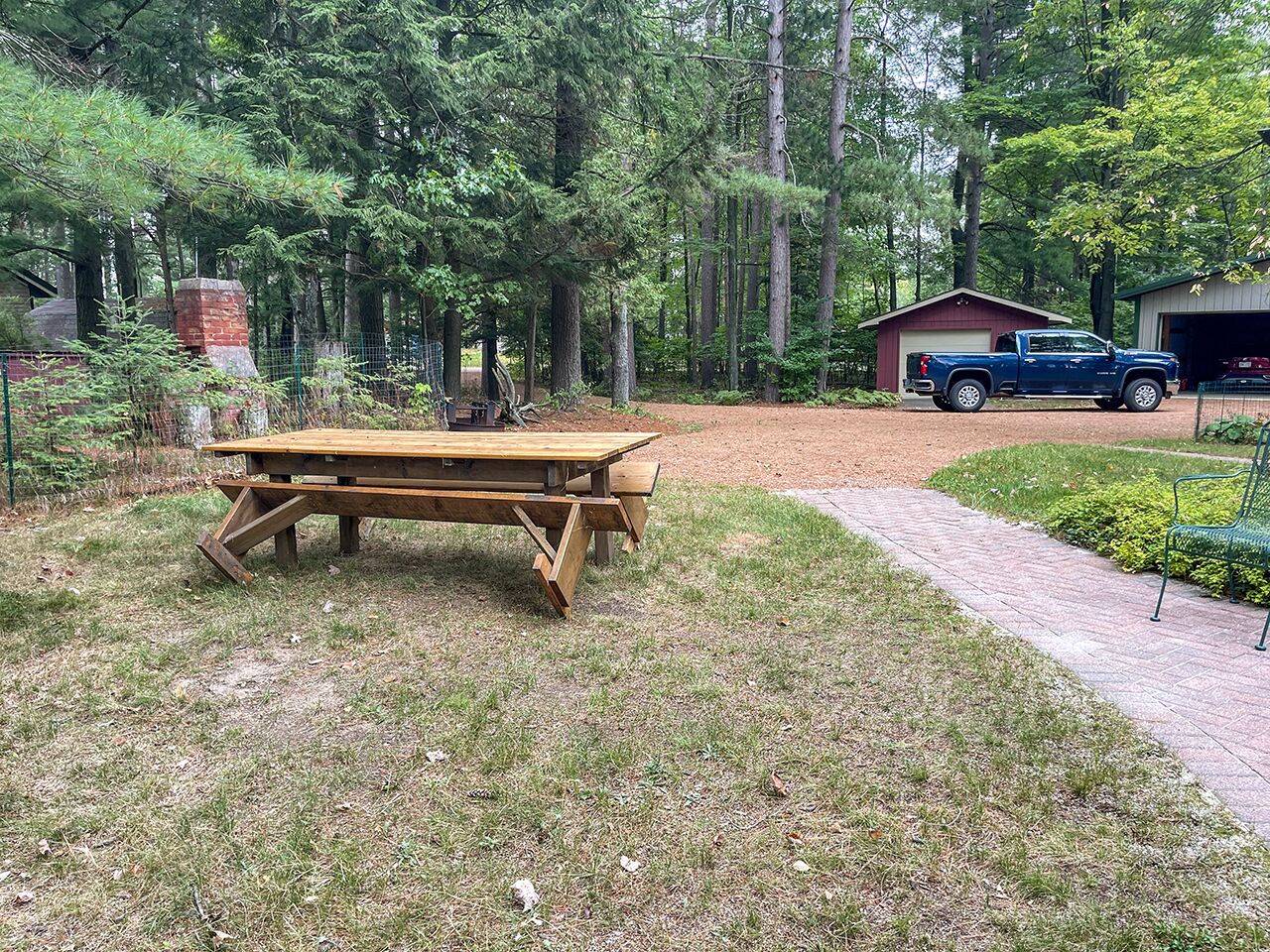 Outside area to eat with family and friends.