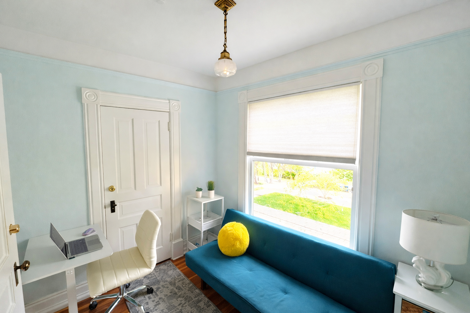 Office with desk, office chair and futon - sleeps 1-2 guests