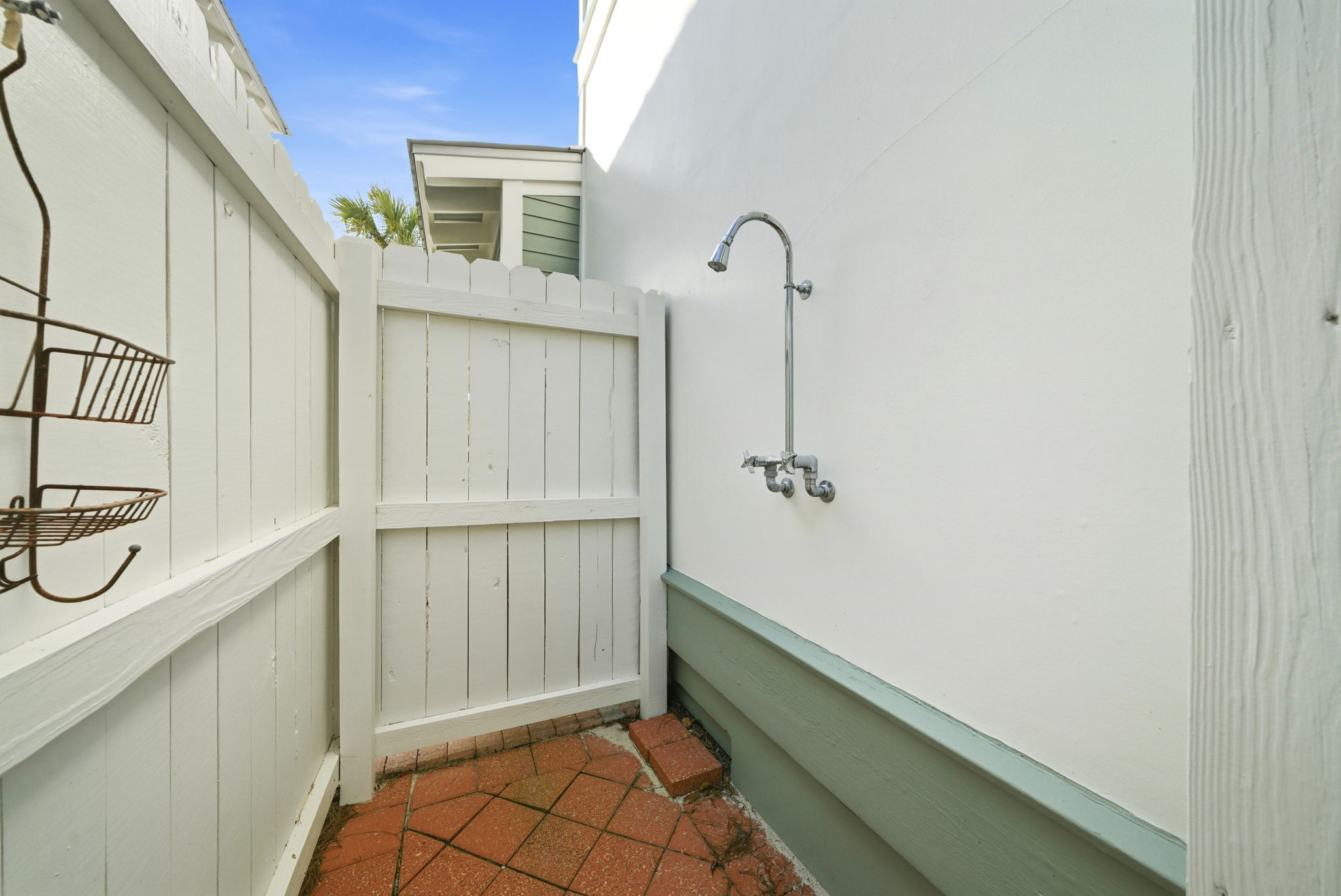 Embrace the vacation life with a starlit shower or a sunny post-swim refresh.