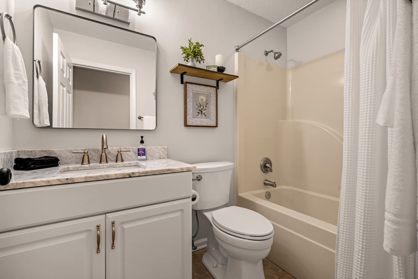 Full bathroom #3