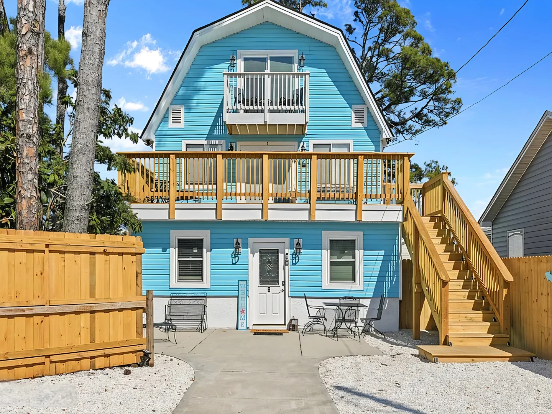 Biltmore Beach Barn sleeps 16 with 12 beds