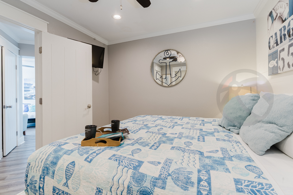 Stay anchored - check out the mirror!