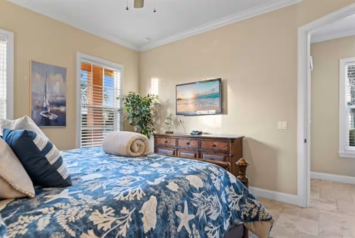 A peaceful bedroom retreat with coastal charm 🌊
Unwind in a comfy bed, enjoy soft natural light, and relax with a TV—perfect for quiet mornings and restful nights after the beach.
