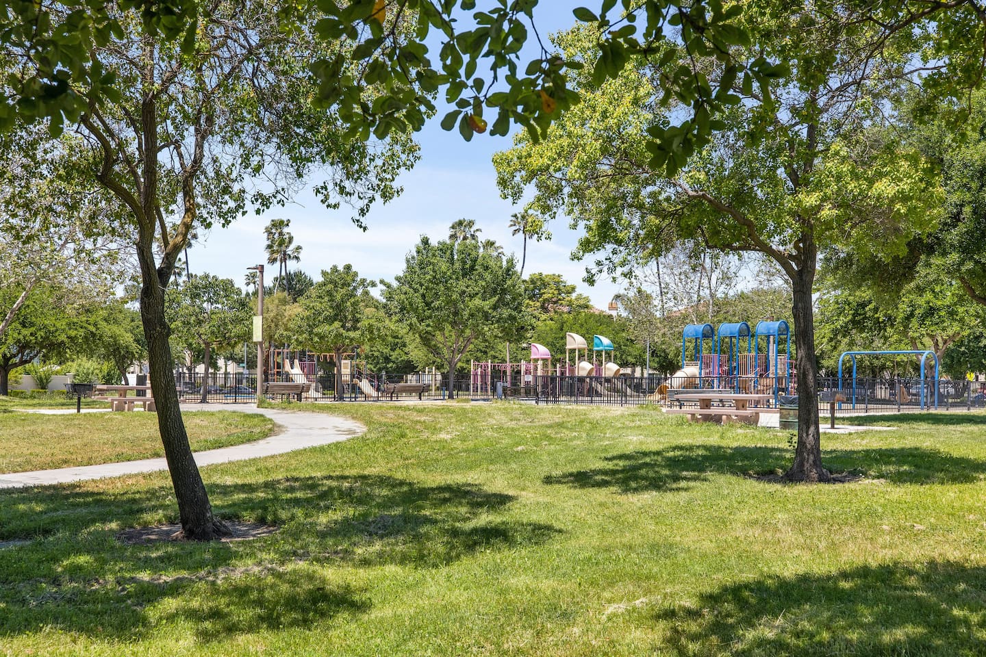 Palmia Park (4.1 Acreage Community park) is right in front of the house. literally across the street from the house. It has basketball court, tennis court, youth playground, public BBQ Grills, public picnic tables.