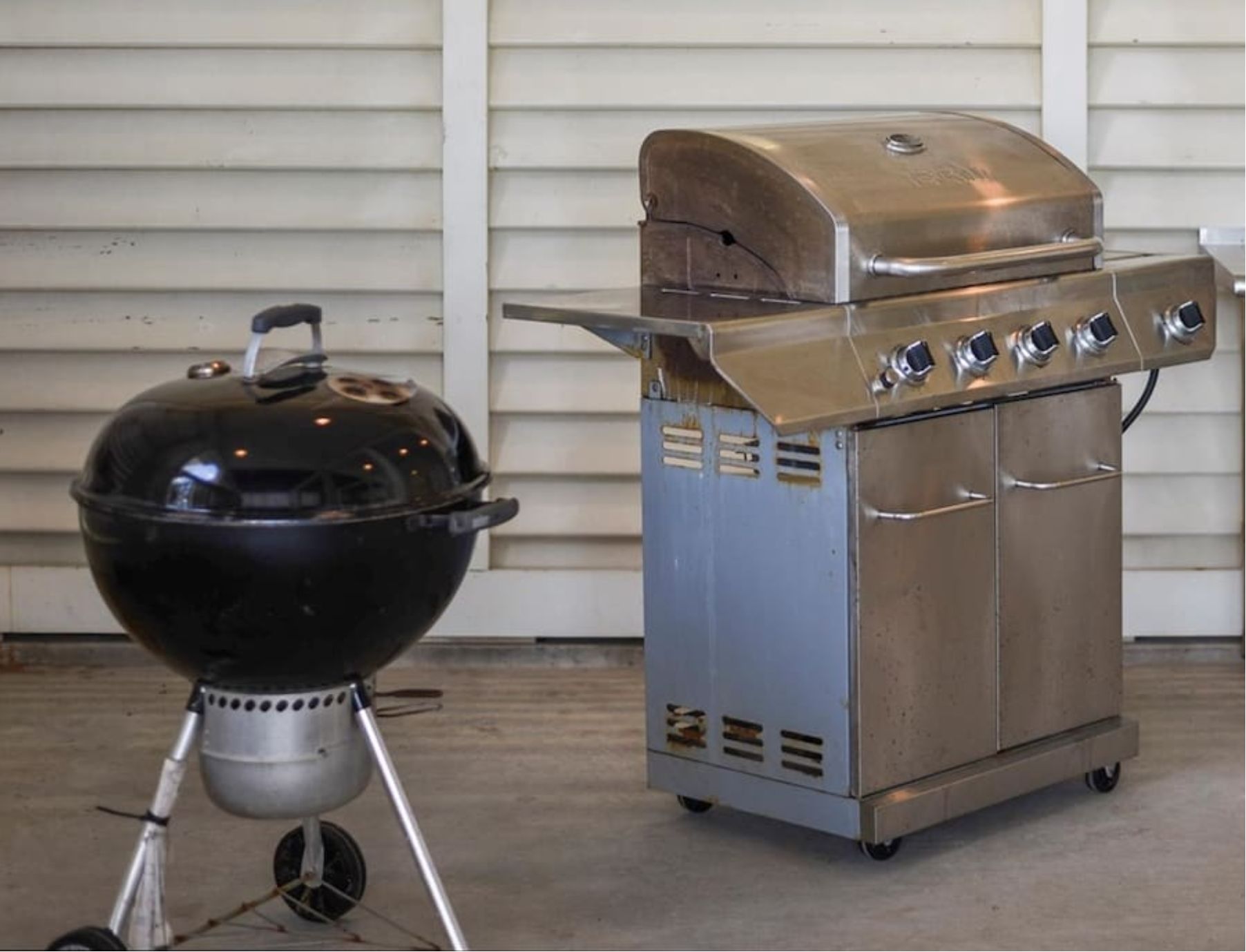 Two grills available for guests