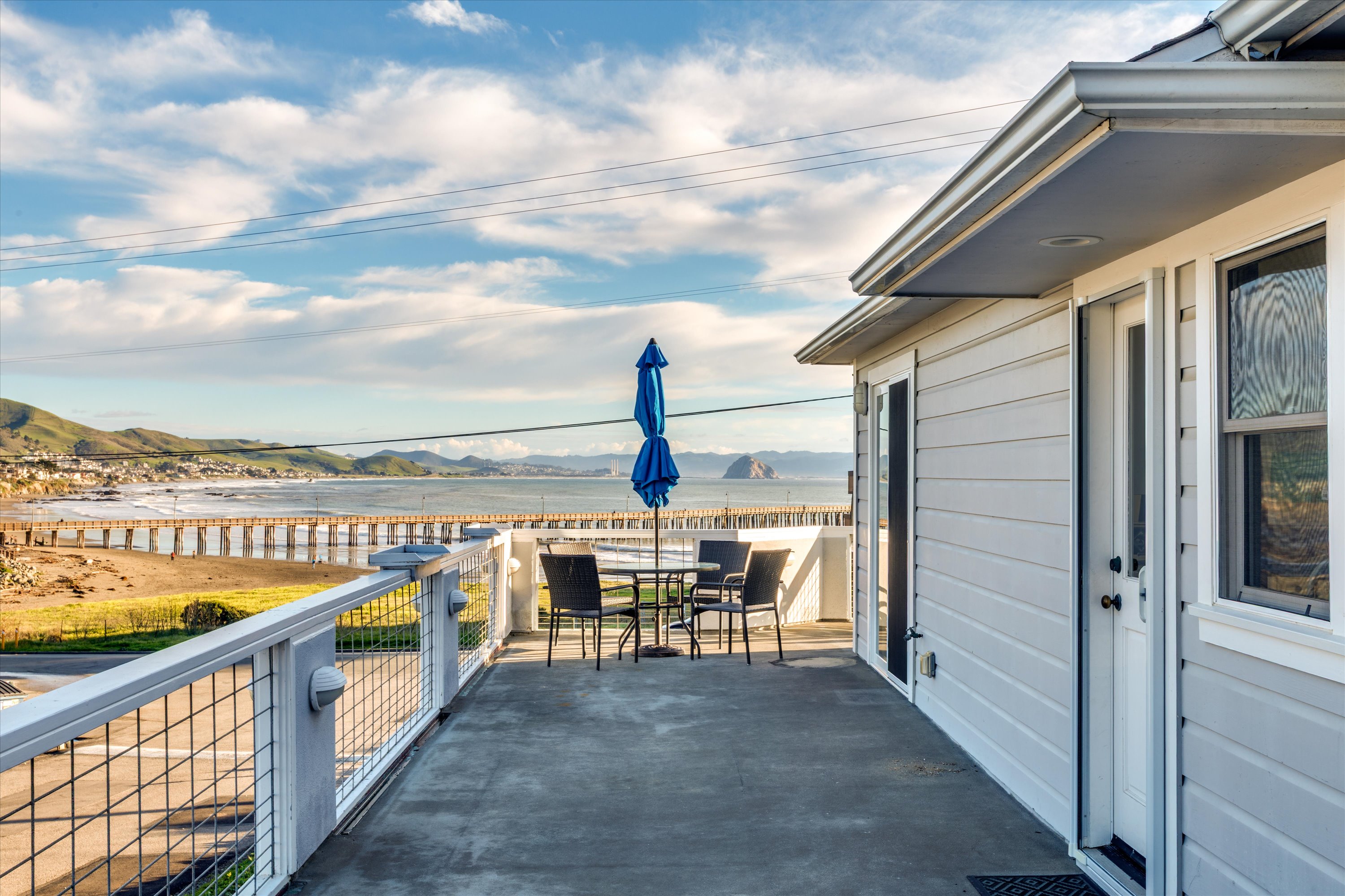 Dinner outside, and the ocean as your backdrop — this is where the vacation rhythm slows down.
