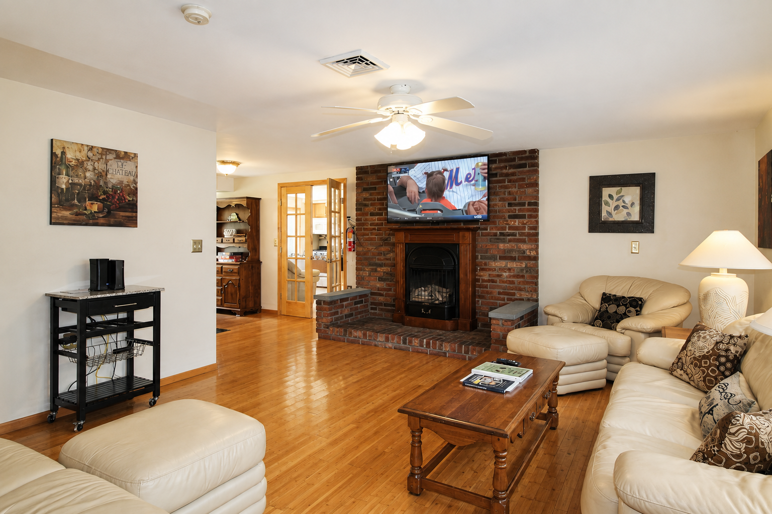 Spacious living room