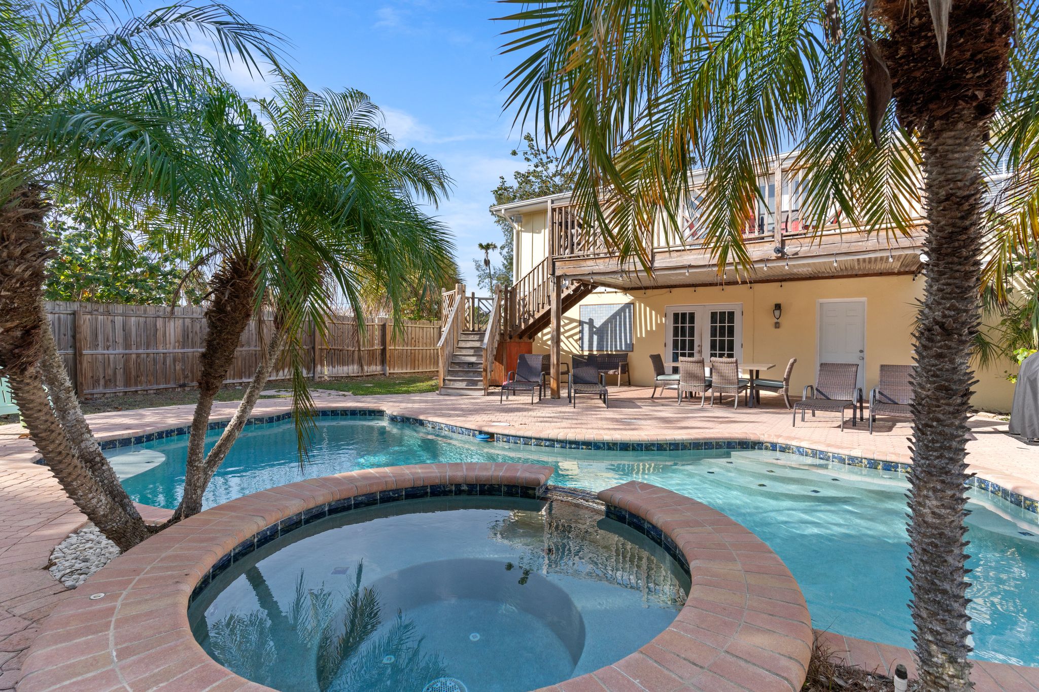 Walk 2 a water park/ Pool/Steps to the beach 2